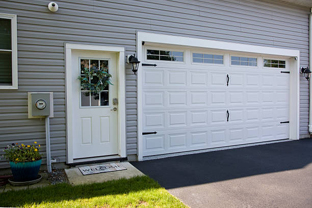 24/7 Emergency Garage Door Panel Replacement experts in New Rockford, ND